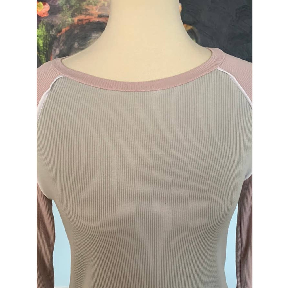 NWT Poof! New York color block Violet and Gray top size M ribbed - Picture 2 of 5
